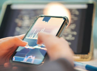 Trader reviewing clear procedures for withdrawing funds and transferring money